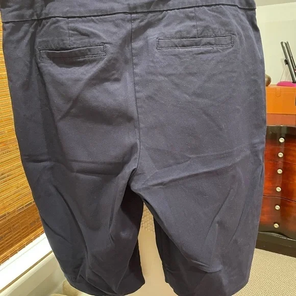 LIZ CLAIBORNE SHORTS - Picture 2 of 6